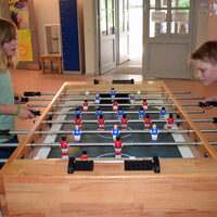 Das Fußballspielen im Kleinformat macht genauso viel Spaß wie Draußen...