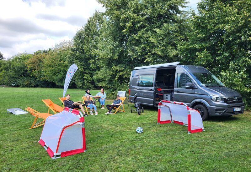 Der mobile Jugendtreff bietet viel für die Jugendlichen ab 12 Jahren.