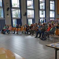Über 100 Bürgerinnen und Bürger nahmen an der Auftaktveranstaltung in der Aula des Kranich-Gymnasiums teil.