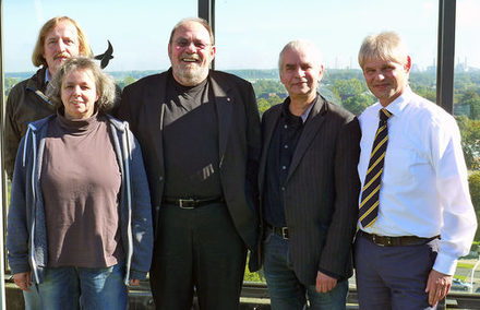 Von links: Ludwig Wasmus (AG Schacht Konrad), Ursula Schönberger, Wolfgang Räschke (IG-Metall), Hubertus Zdebel, Oberbürgermeister Frank Klingebiel
