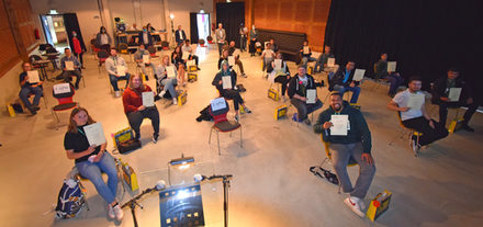 Das neue Jugendparlament bei der konstituierenden Sitzung in der Kulturscheune in Salzgitter-Lebenstedt.