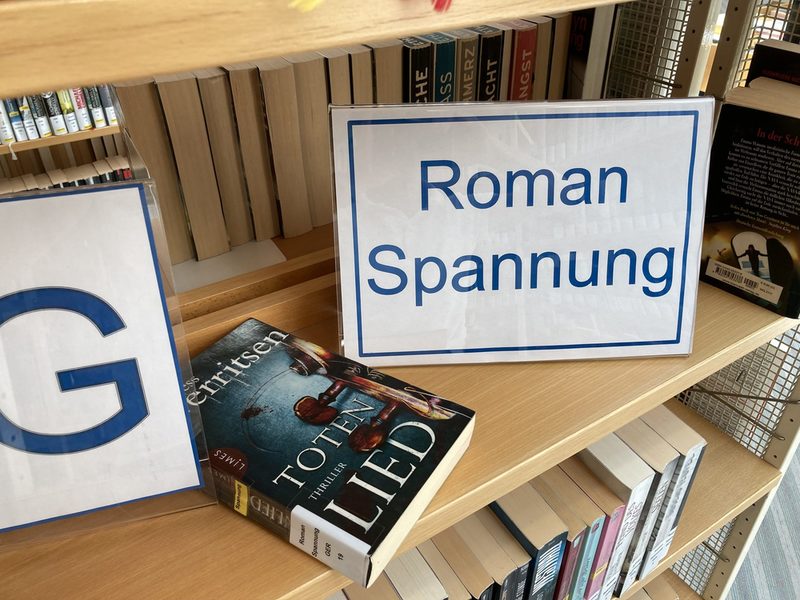 An der Stelle, an der die Thriller von V.S. Gerling einsortiert sind, klafft eine Lücke, die Fans der spannenden Krimis des Autors hinterlasssen haben. Umso mehr lohnt der Besuch der Lesung am 24. Juni 2022 in der Stadtbibliothek!