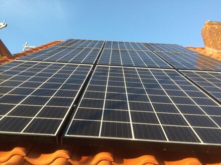 Strom erzeugen mit Photovoltaik: Zu diesem Thema bietet die Klimaschutz- und Energieagentur Niedersachsen (KEAN) am Montag, 19. Juni, einen kostenlosen online-Vortrag mit Gruppenberatung an.