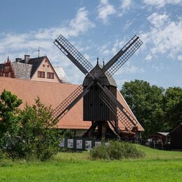 Osterlinder Bockwindmühle am Schloss Salder
