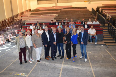 v.l. Ortsbürgermeister Werner Müller, Indra Bogdan (Vorsitzende des Kulturkreises Salzgitter e.V.), Schulleiterin Gym. Am Fredenberg Verena Akkermann, Staatssekretär MI Stephan Manke, Oberbürgermeister Frank Klingebiel, Erster Bürgermeister und MdL Stefan Klein, Schulleiterin BBS Fredenberg Anja Wolfgram-Funke, Schulleiterin Hauptschule Fredenberg Aksana Tübke,  Schulleiter Gottfried-Linke Realschule Niklas Nowacki
