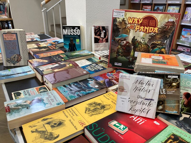 Eine Woche länger als ursprünglich geplant wird der Flohmarkt in der Stadtbibliothek Lebenstedt (Joachim-Campe-Straße 4) geöffnet bleiben. Somit kann bis zum Samstag, 22. November, während der Öffnungszeiten der Stadtbibliothek gestöbert und gekauft werden.
