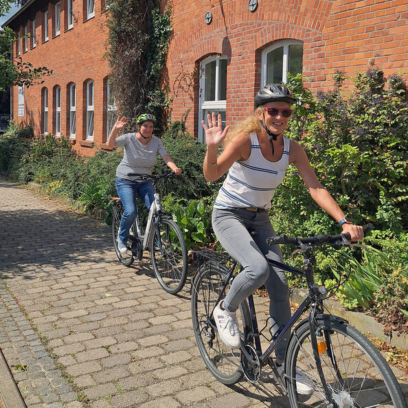 Das Team der Volkshochschule mit Kristina Wojna (vorn) und Kerstin Breshler-Moser ist startklar für die neuen Kurse der Volkshochschule und lädt dazu ein.