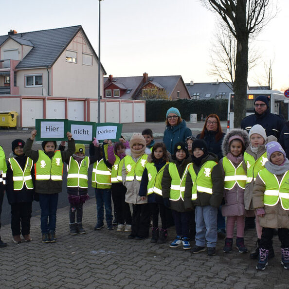 Bild vor der Grundschule Dürerring