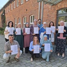 Die Teilnehmenden haben den VHS-Lehrgang erfolgreich abgeschlossen.