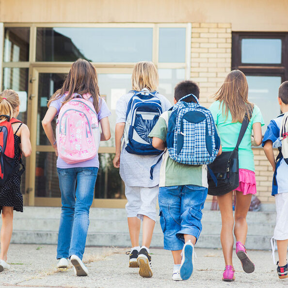 Von Montag, 17. August, bis Freitag, 4. September, finden Aktionswochen Schulwegsicherheit an Grundschulen in Salzgitter statt. Der Fachdienst Sicherheit, Recht und Ordnung der Stadt Salzgitter wird mit Teams im Einsatz sein, um vor Ort zu informieren, zu sensibilisieren und zu kontrollieren.