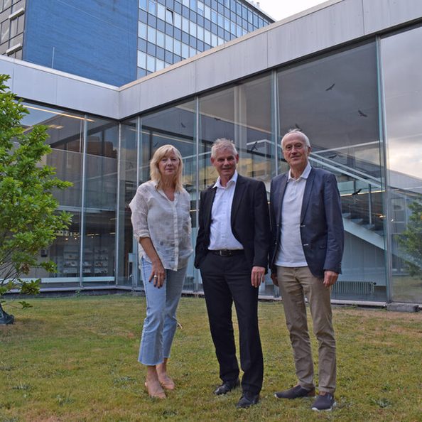 Gruppenbild des Kuratoriumsvorsitzenden OB Frank Klingebiel mit der Geschäftsführung