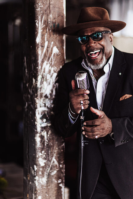 Der amerikanische Blues-Singer-Songwriter Big Daddy Wilson kehrt in 2025 zu seinen musikalischen Ursprüngen zurück.