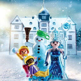Playmobilfiguren stehen vor dem Schloss Salder im Schnee